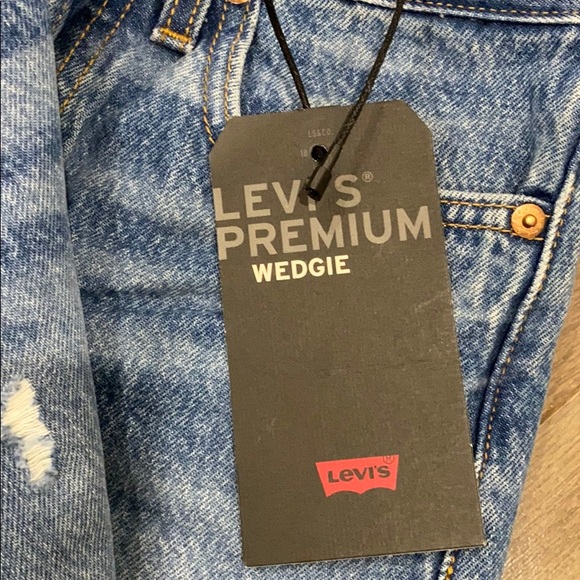 Levi's Premium Wedgie Fit Women's Jeans - Picture 6 of 9